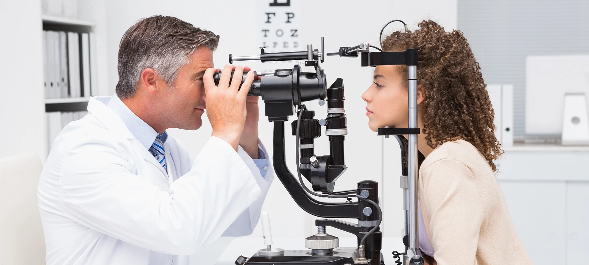 woman doing eye test with optometrist in medical clinic
